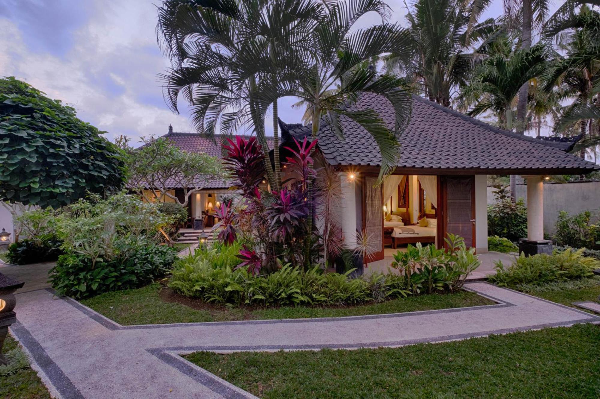 Kutus Kutus Saba Beach Villa Yogyakarta Exterior photo