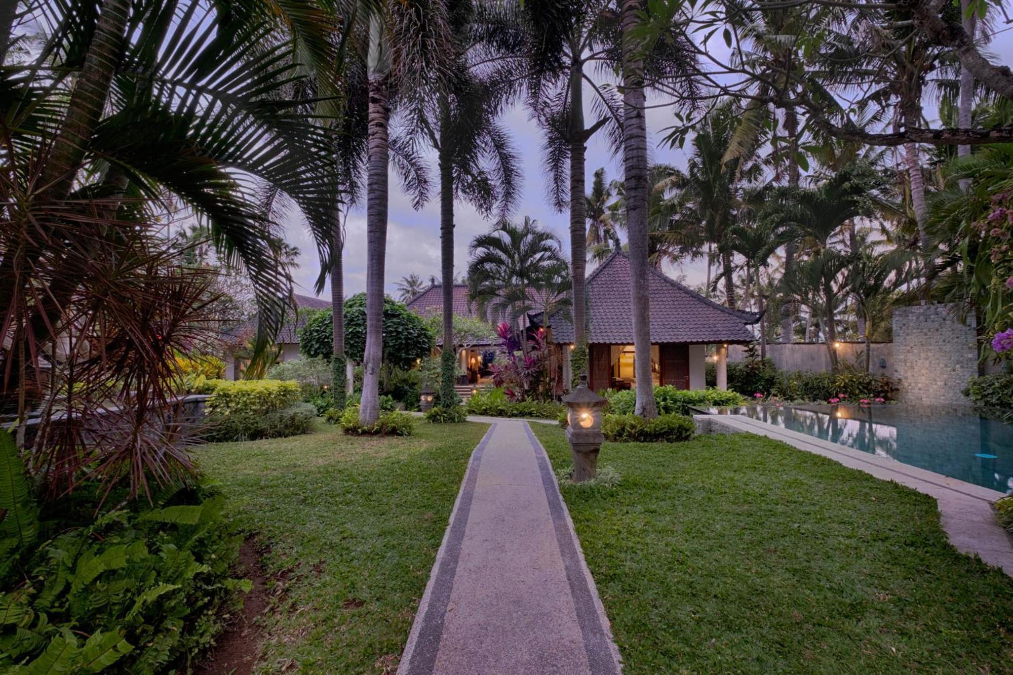Kutus Kutus Saba Beach Villa Yogyakarta Exterior photo