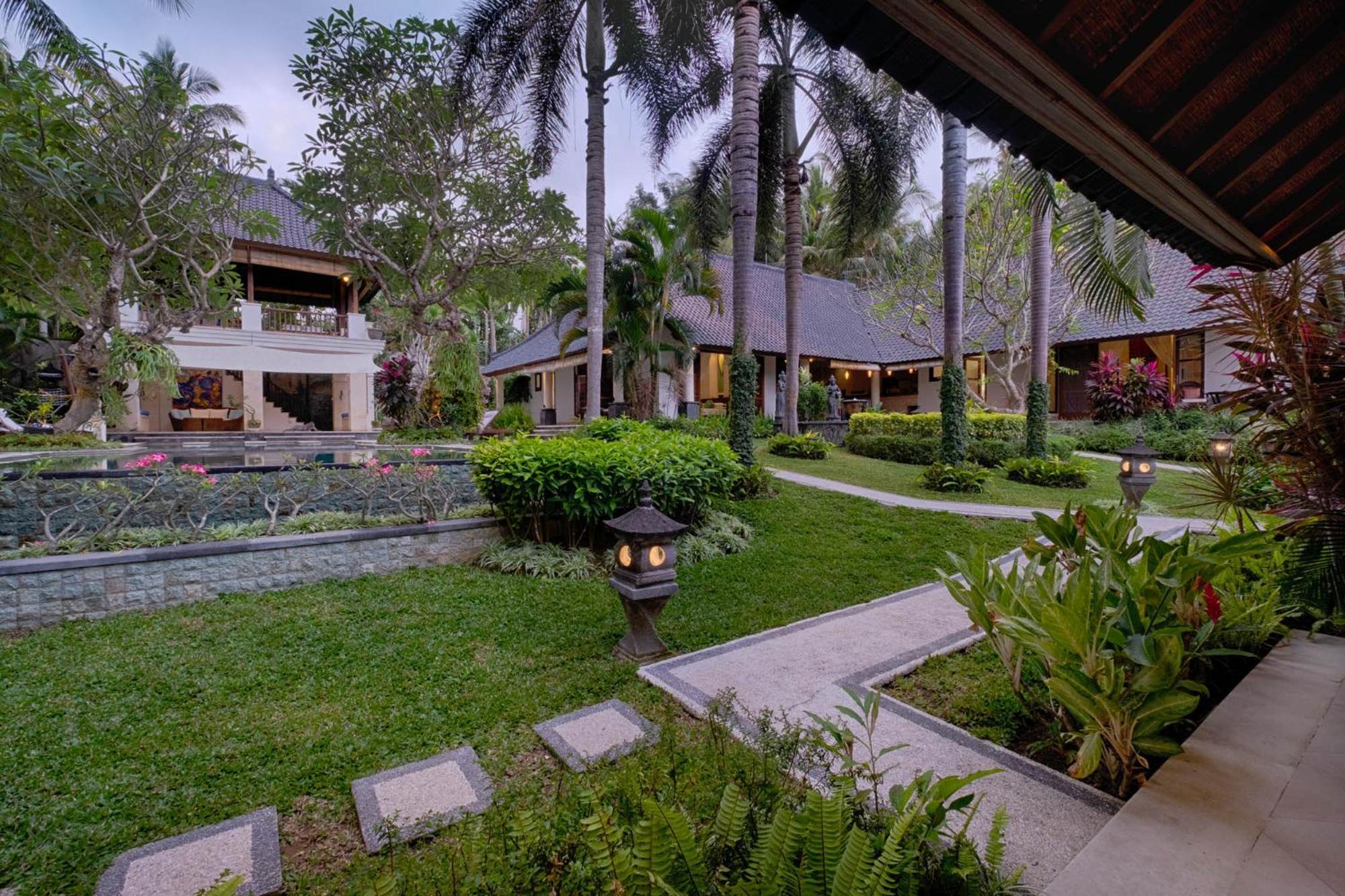 Kutus Kutus Saba Beach Villa Yogyakarta Exterior photo
